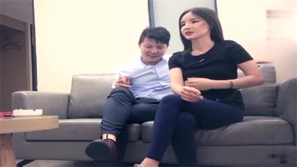 沈先生高端紧身裤：极品美少女3场销魂演出，紧身包裹下每场都让人欲火焚身！